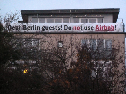 Do not use Airbnb banner on building in Berlin