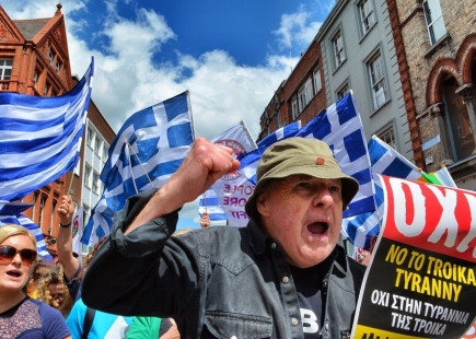 Grecia vota ‘no’ en el referendo pero es ignorada.