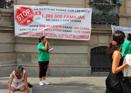 Concentración de la PAH contra los deshaucios en Barcelona.