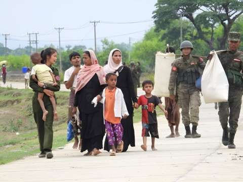 Photo: AA Soliders and Rohingya IDPs 