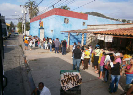 Shoppers waiting in line at a government-run MERCAL store. Shoppers waiting in line at a government-run MERCAL store.
