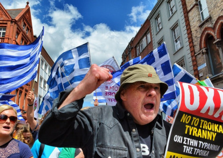 Greece votes no in referendum but is ignored Grecia vota ‘no’ en el referendo pero es ignorada.